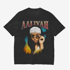 Hot Topic Aaliyah Graphic Tee